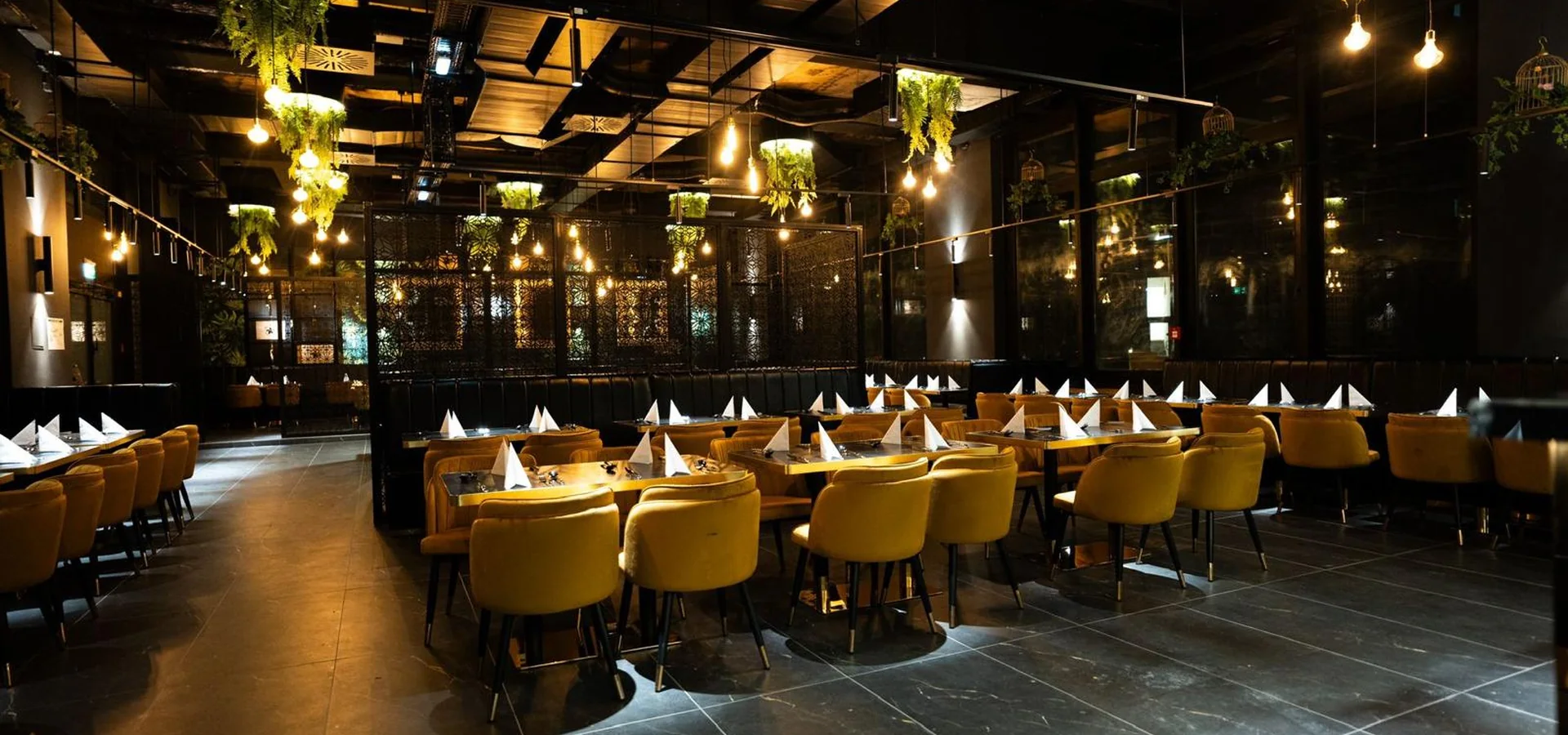 MoTaKi restaurant room prepared for service